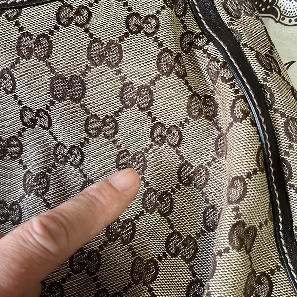 Vintage Gucci Shoulder Bag. Come with free wallet - Picture 8 of 16